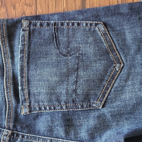 American Eagle Outfitter. Jean shorts. Size 4. MIDI - Picture 9 of 16